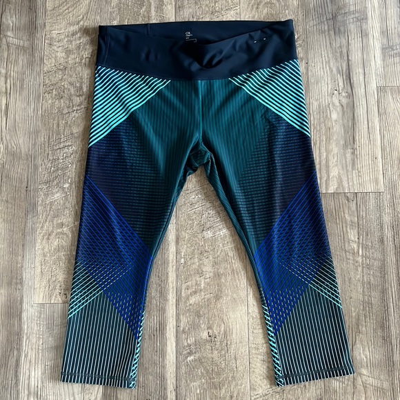 GAP Fit gFast Blue Capri Legging. - Picture 1 of 10